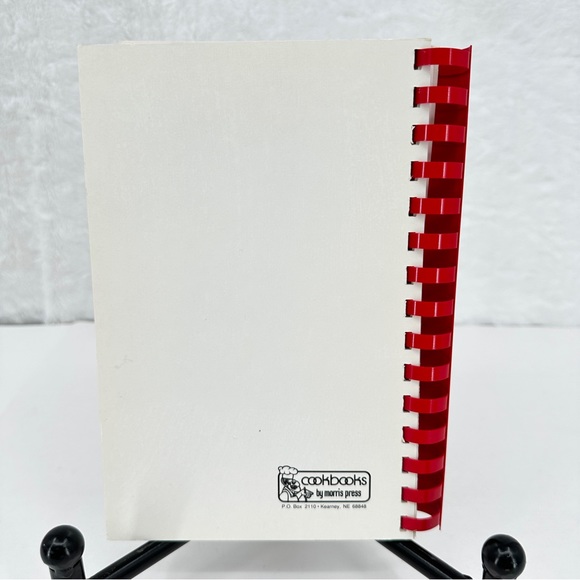 Feeding the Flock Cookbook 2000 First Baptist Church Krugerville Texas Recipes - Picture 3 of 15